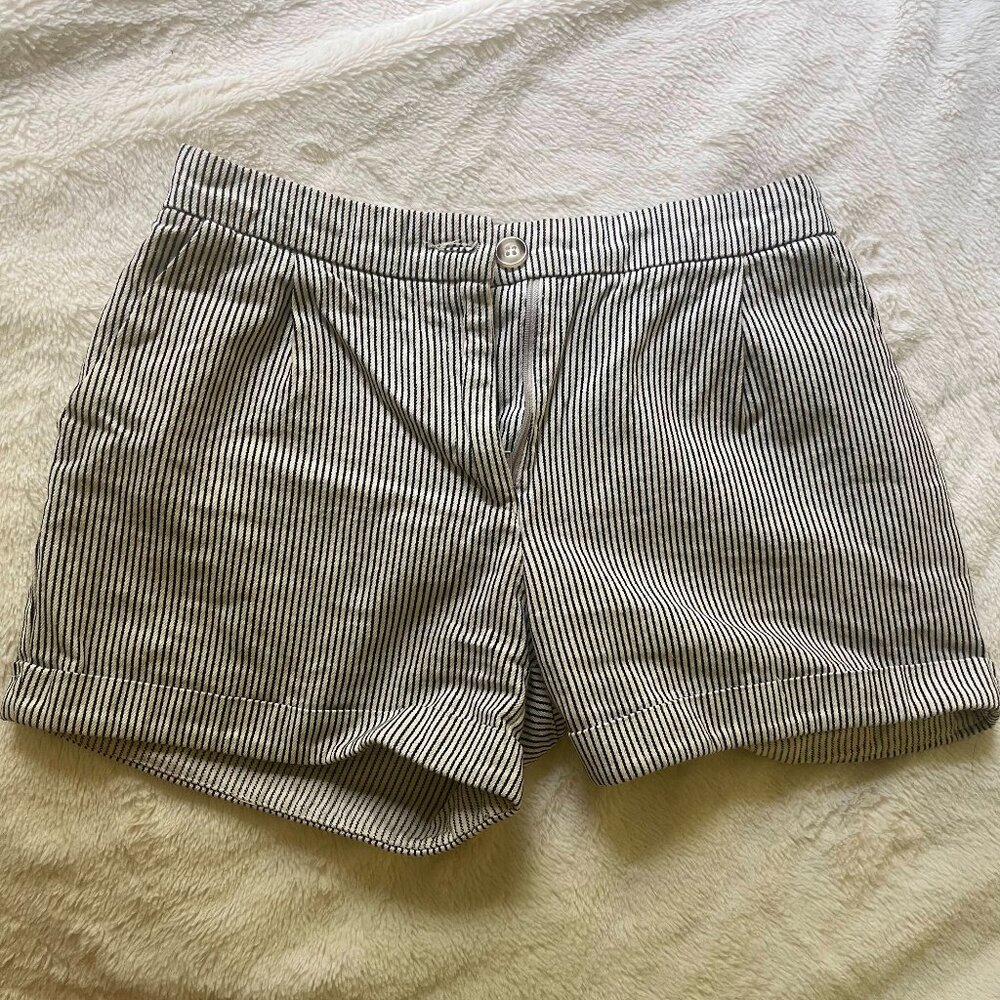Striped shorts with nice button